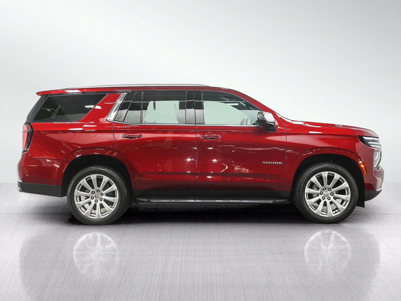 Used 2025 Chevrolet Tahoe Premier AWD/4WD image 6