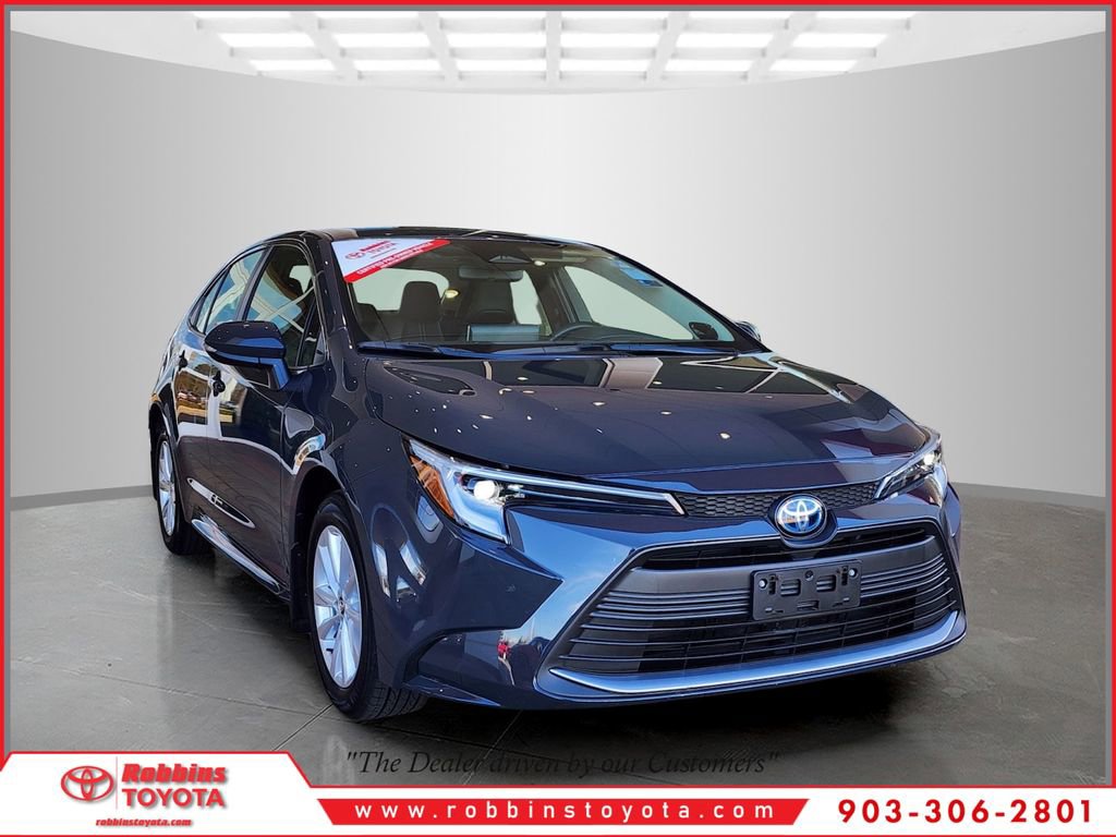 Used 2024 Toyota Corolla XLE image 1