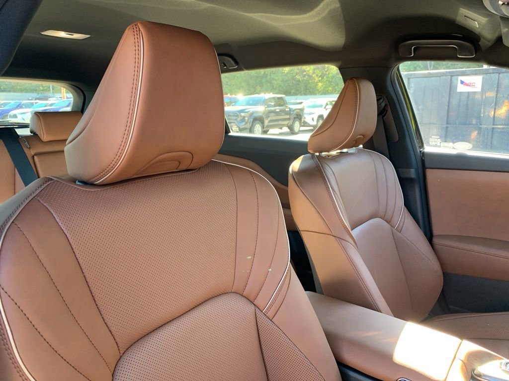 New 2025 Toyota Crown Signia image 16