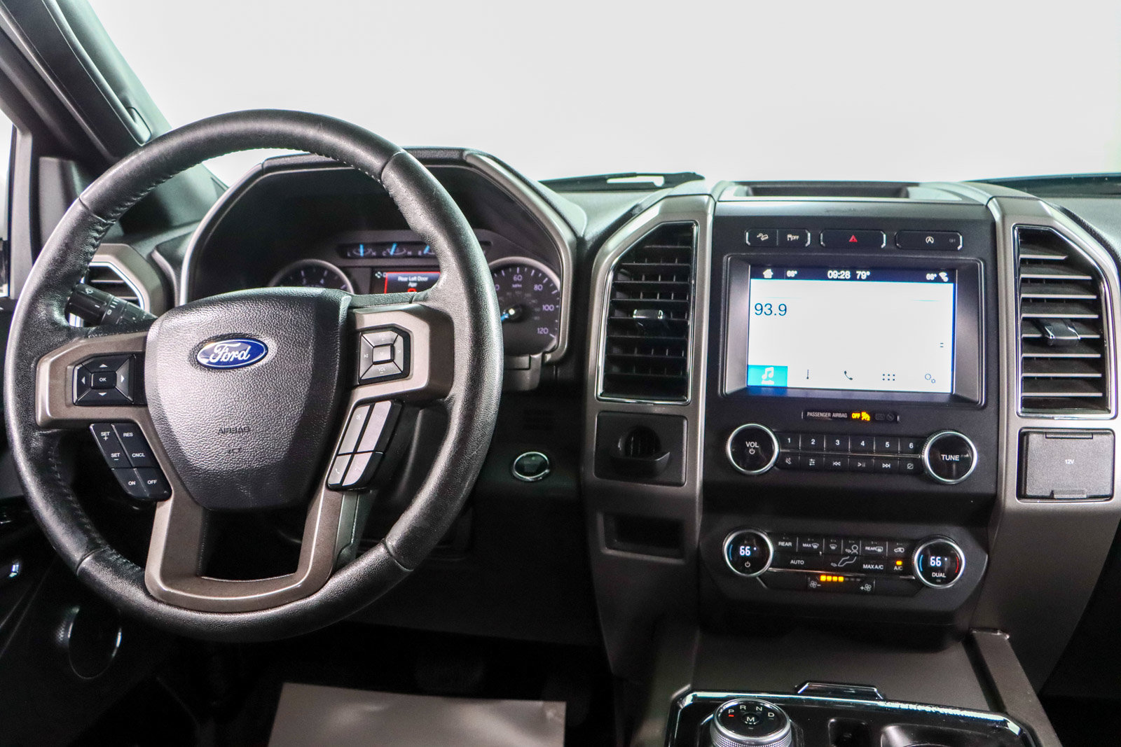 Used 2019 Ford Expedition XLT w/ Equipment Group 201A AWD/4WD image 18