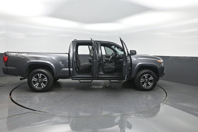 Used 2019 Toyota Tacoma TRD Sport AWD/4WD image 33