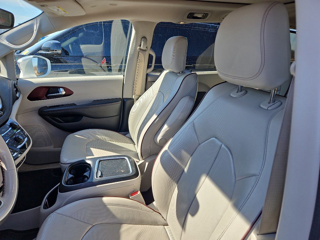 Used 2020 Chrysler Pacifica Limited image 8