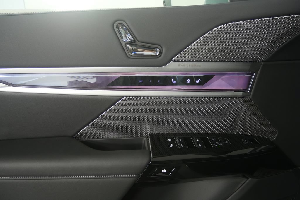 Used 2026 BMW i7 eDrive50 w/ M Sport Package RWD image 8