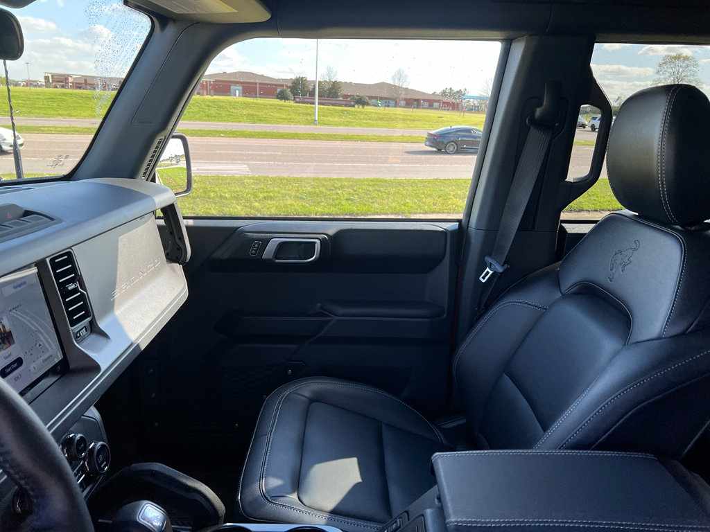 Used 2025 Ford Bronco Badlands image 15