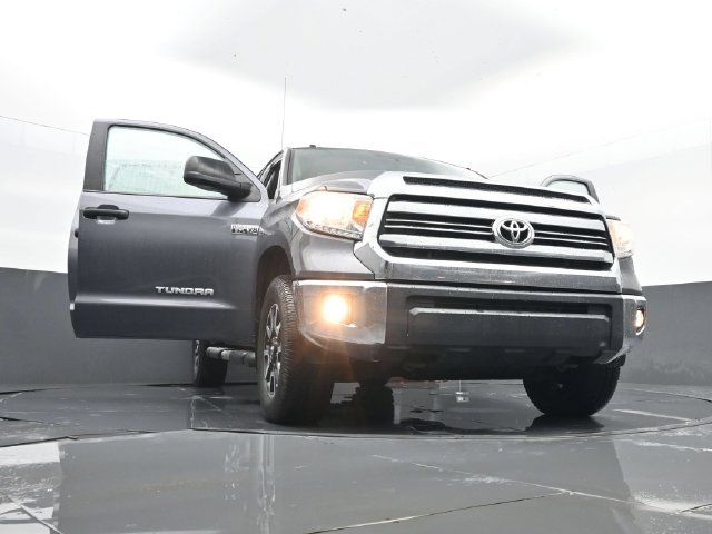 Used 2017 Toyota Tundra SR5 w/ TRD Off Road Package AWD/4WD image 31