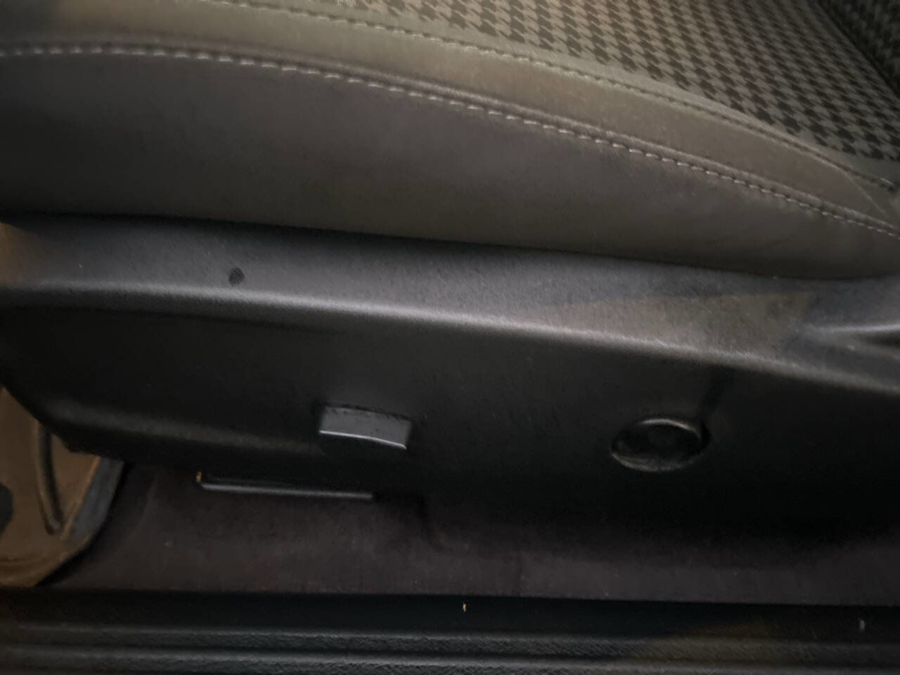 Used 2017 Dodge Challenger R/T image 10