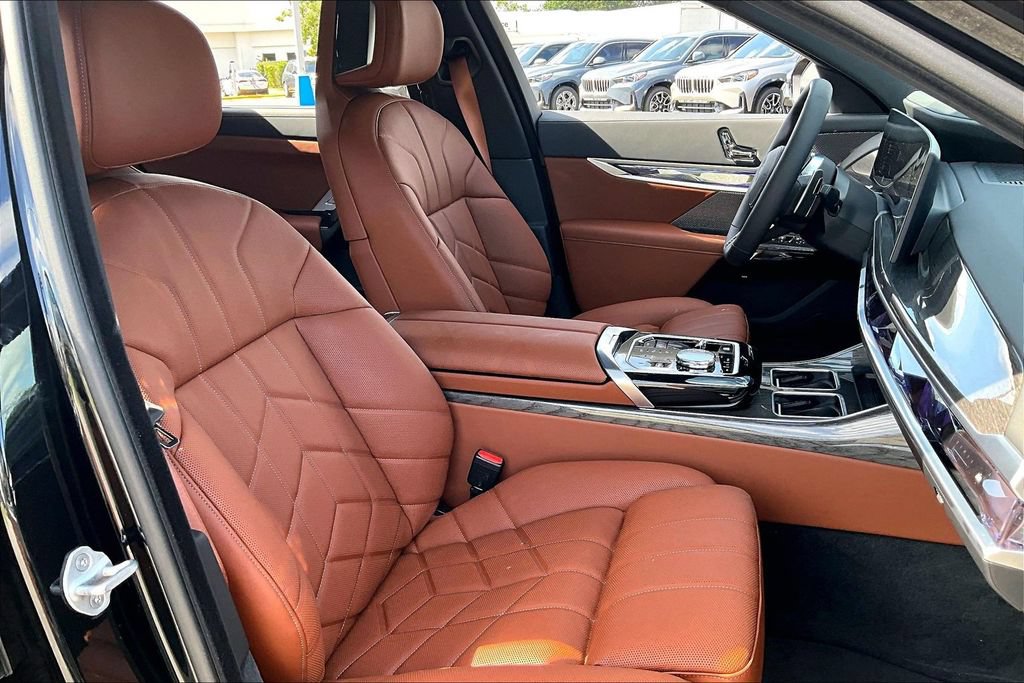Certified 2026 BMW 760i xDrive w/ Executive Package AWD/4WD image 30