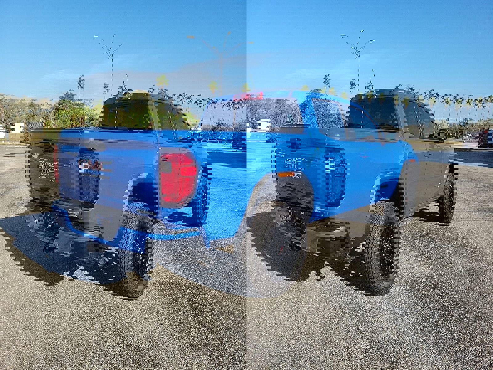 New 2026 GMC Canyon Elevation image 10