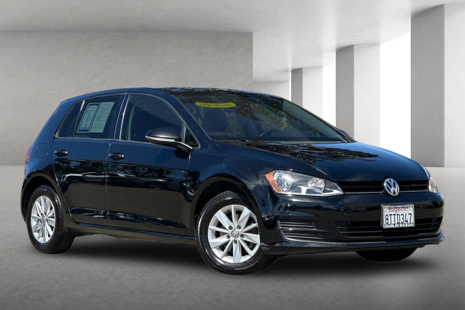 Used 2017 Volkswagen Golf S FWD image 2