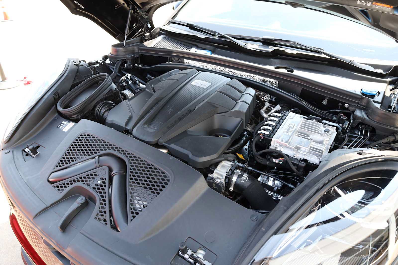 Used 2025 Porsche Macan S AWD/4WD image 50