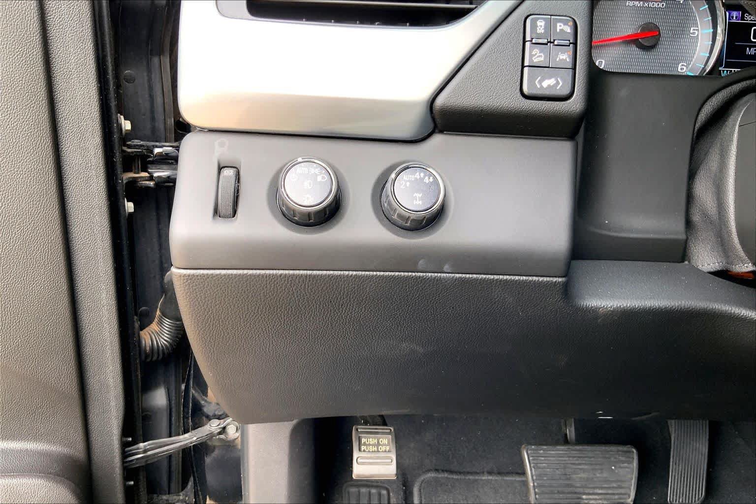 Used 2020 Chevrolet Suburban LT AWD/4WD image 33