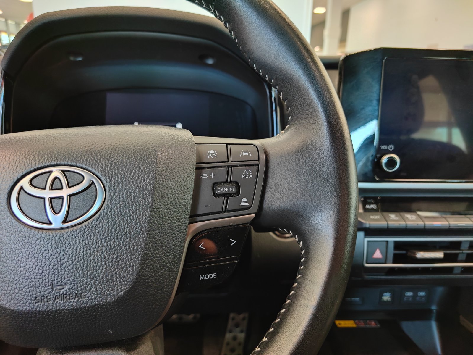 Used 2025 Toyota Camry SE FWD image 11