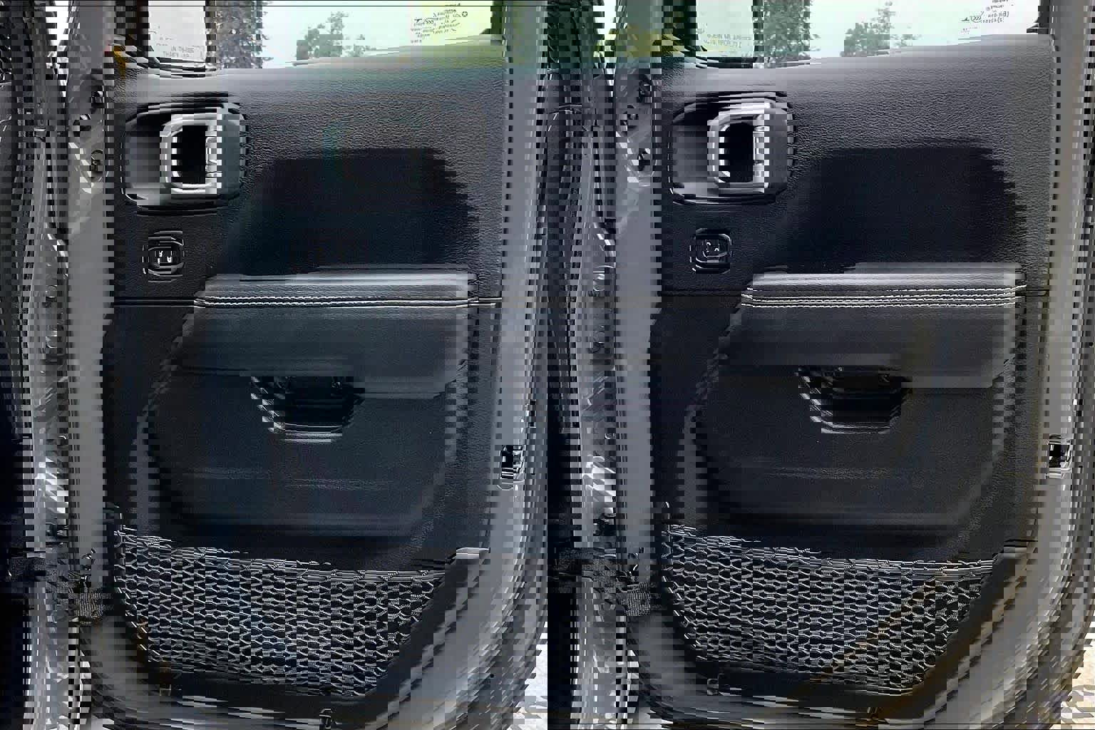 Used 2019 Jeep Wrangler Unlimited Sahara image 27