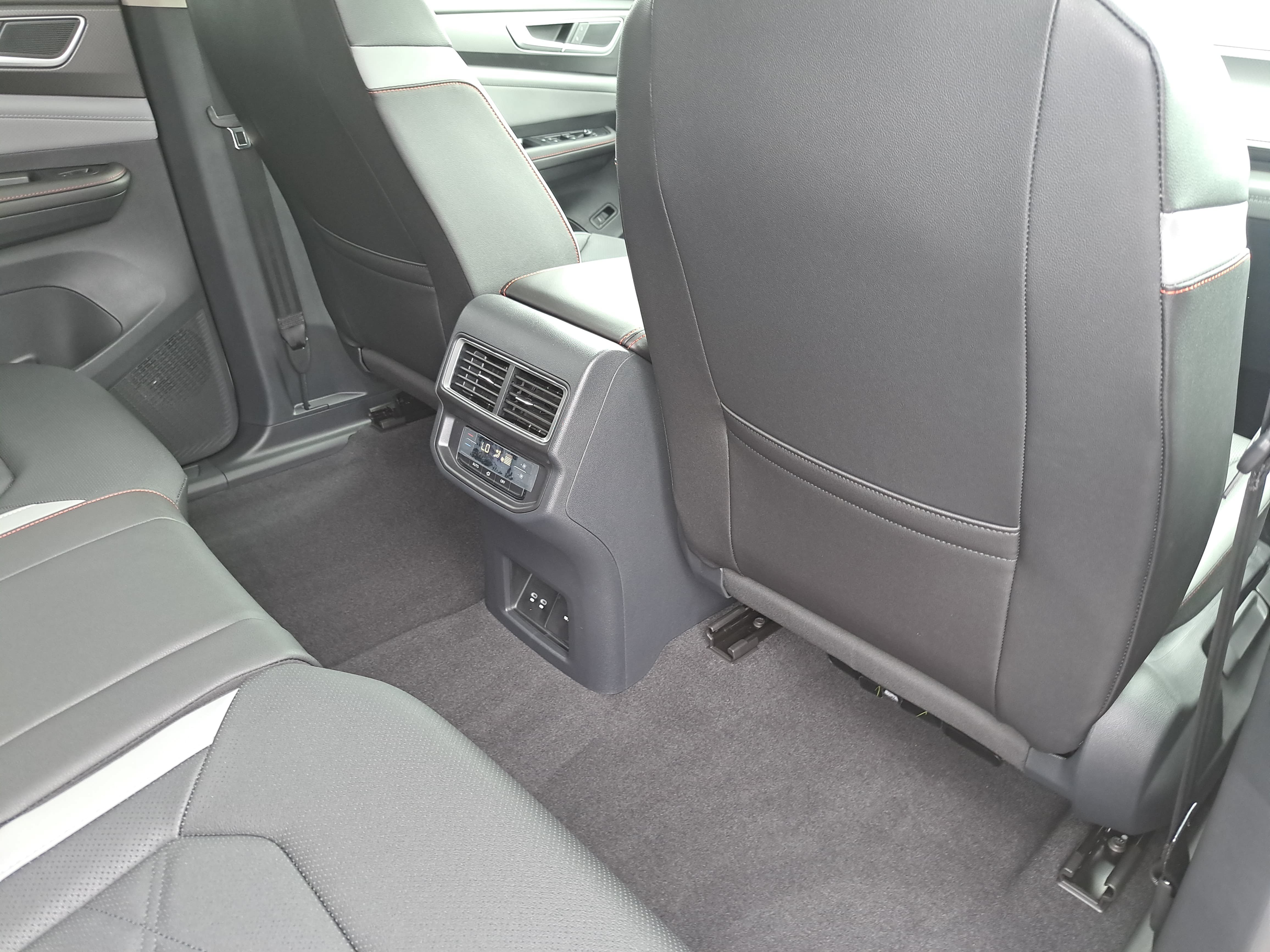 New 2026 Volkswagen Atlas Peak Edition AWD/4WD image 11