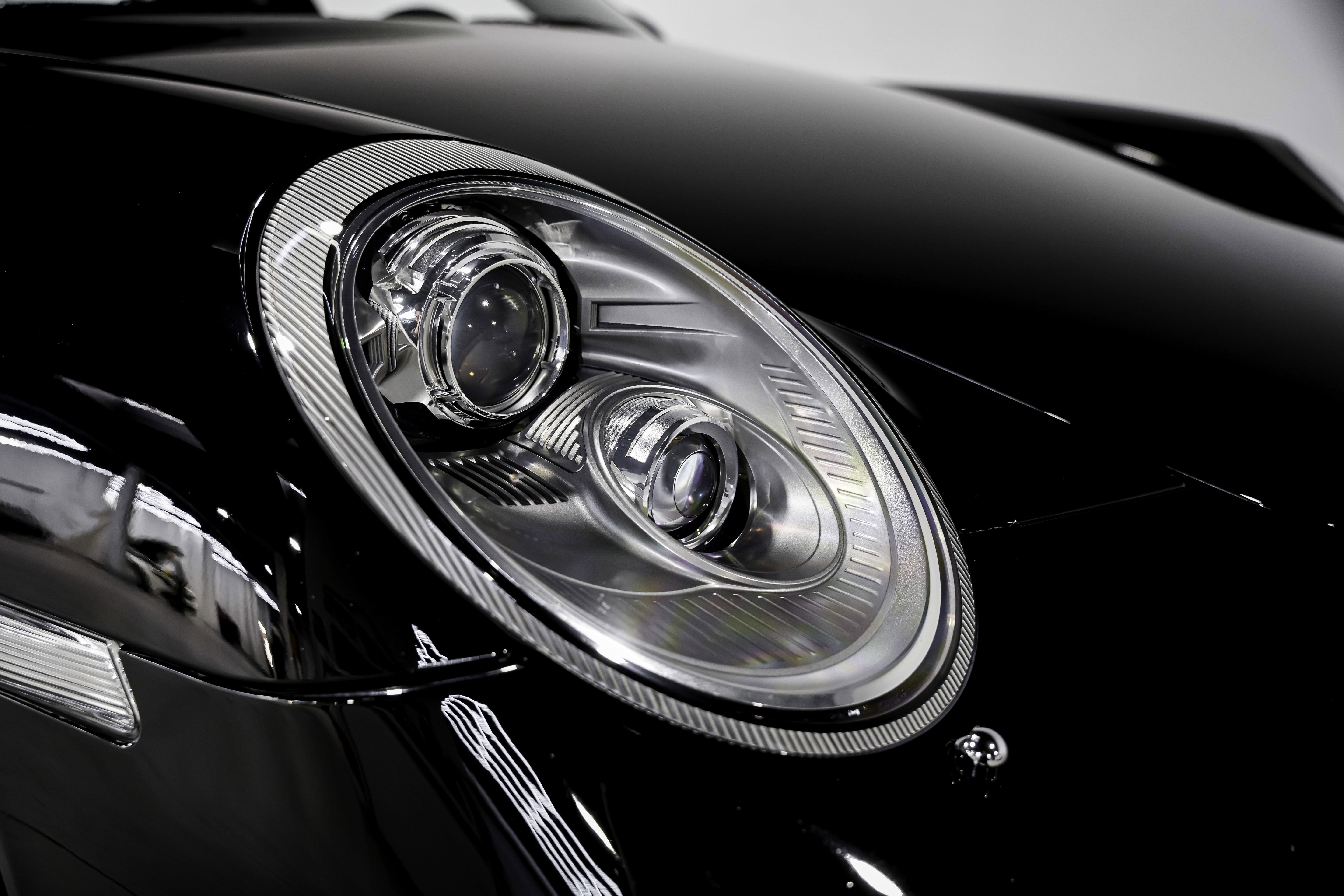 Used 2010 Porsche 911 Carrera 4S image 38