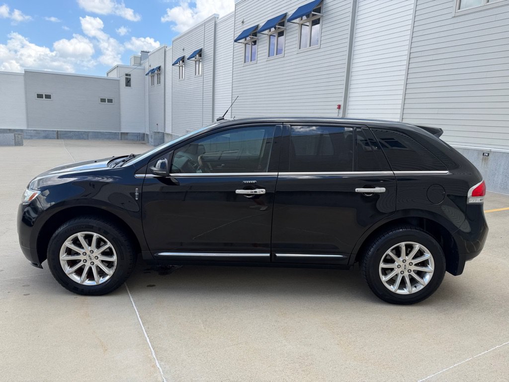 Used 2012 Lincoln MKX FWD image 6