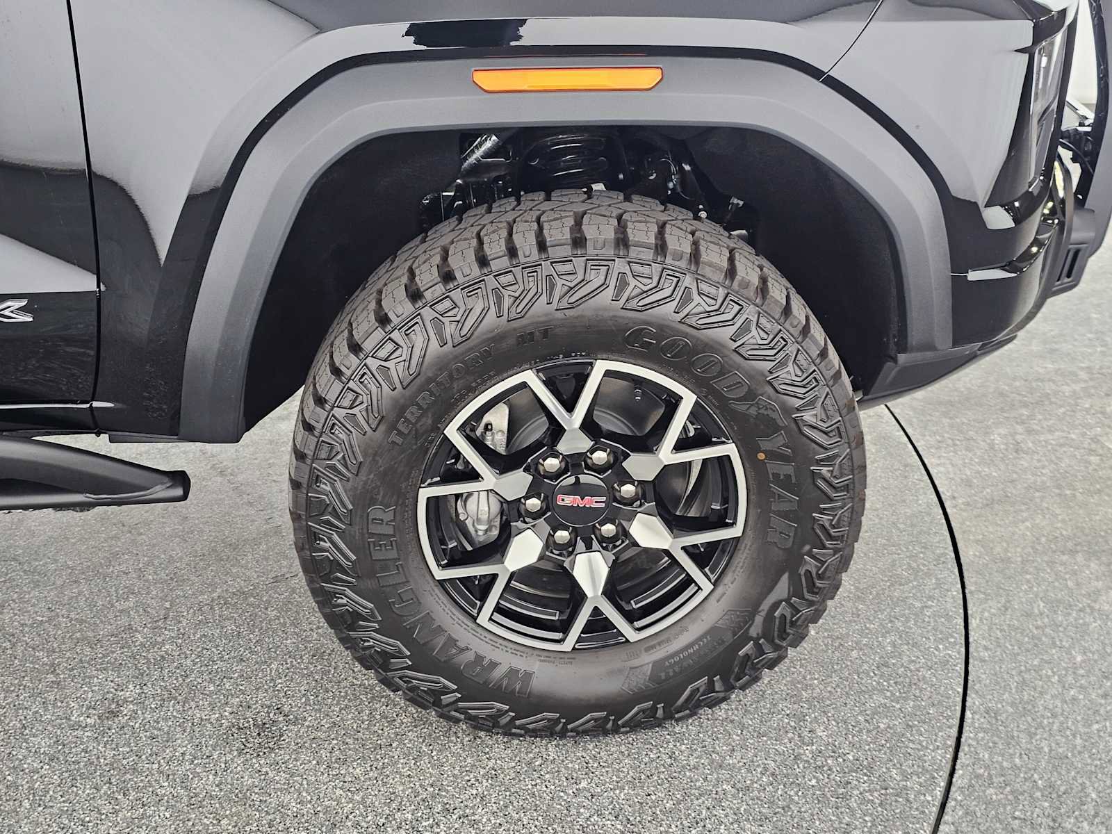 New 2026 GMC Canyon AT4X w/ Off-Road Front Bumper Package AWD/4WD image 9