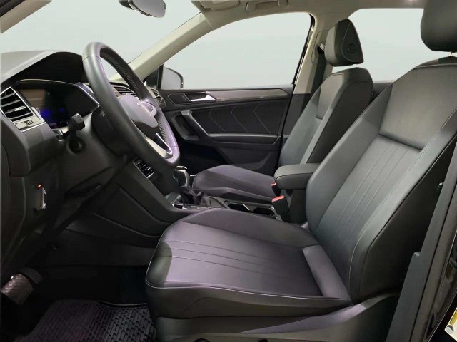 Used 2023 Volkswagen Tiguan SE w/ Panoramic Sunroof Package FWD image 64