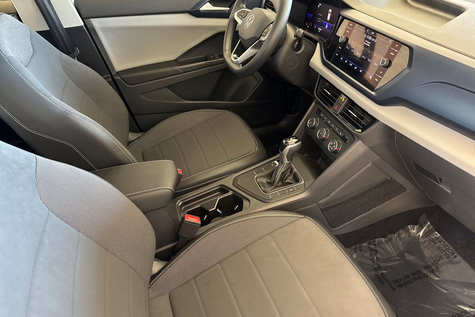 Used 2022 Volkswagen Taos SE image 15