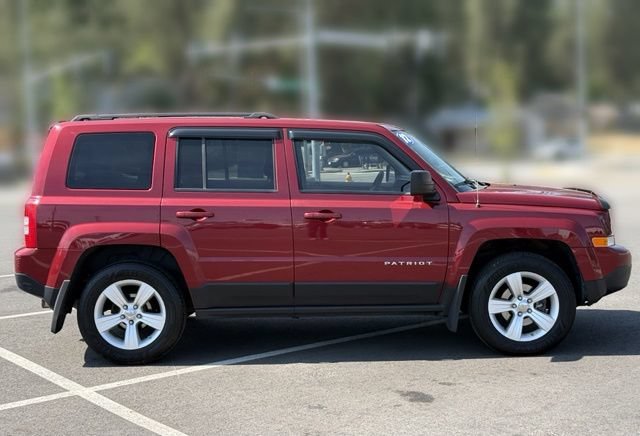 Used 2012 Jeep Patriot Latitude w/ Trailer Tow Prep Group AWD/4WD image 9