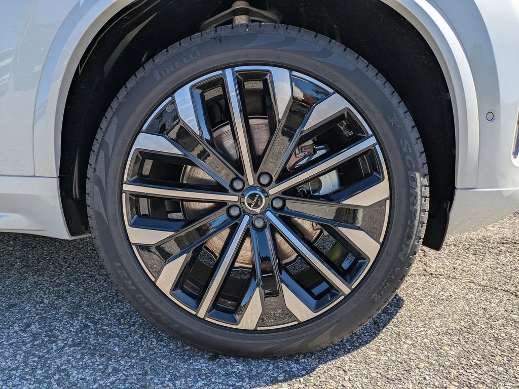 New 2026 Volvo XC90 B5 Plus w/ Protection Package Premier image 11