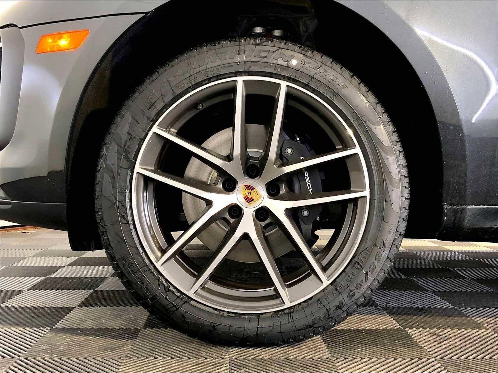 New 2026 Porsche Macan AWD/4WD image 11