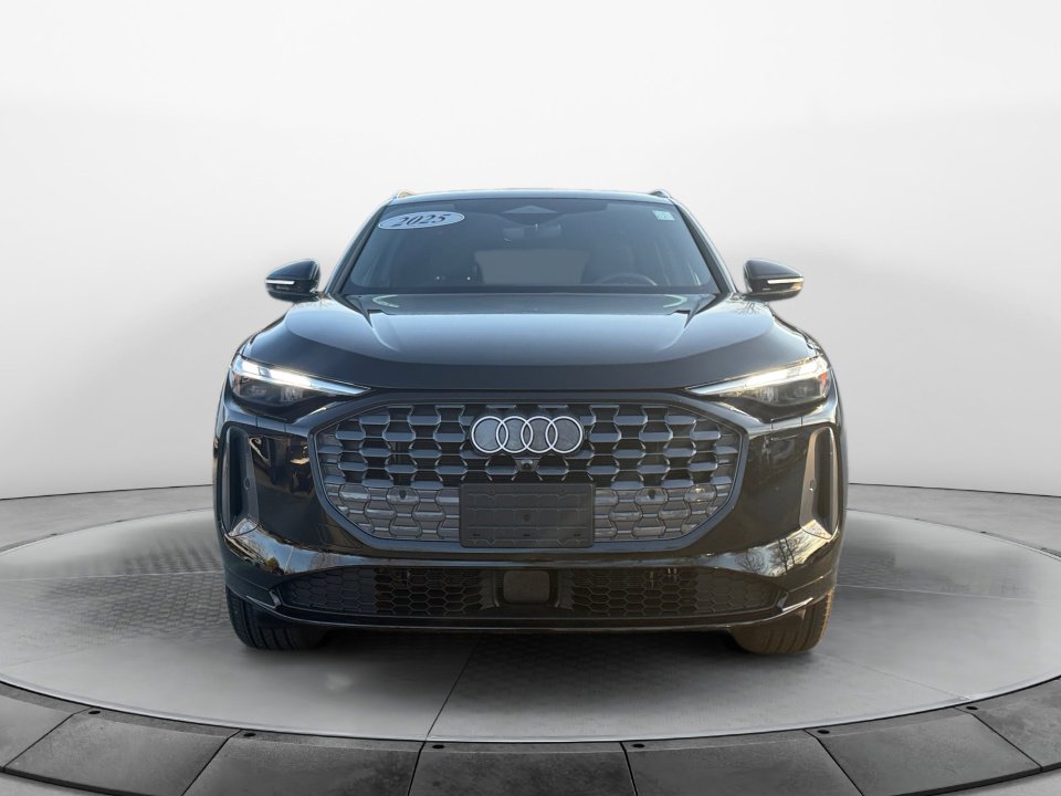 Certified 2025 Audi Q5 Premium w/ Convenience Package image 2