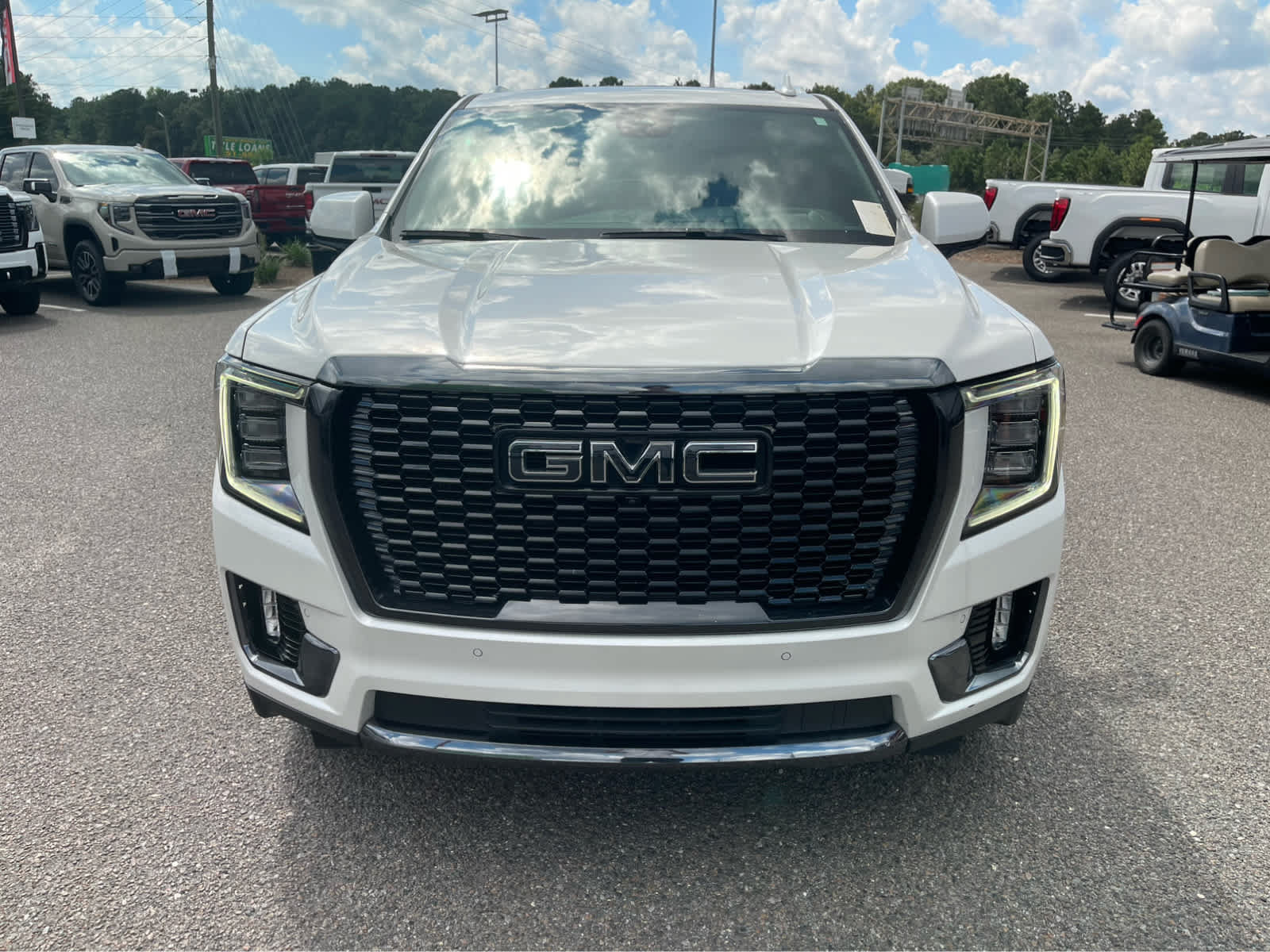 Used 2023 GMC Yukon Denali Ultimate AWD/4WD image 2