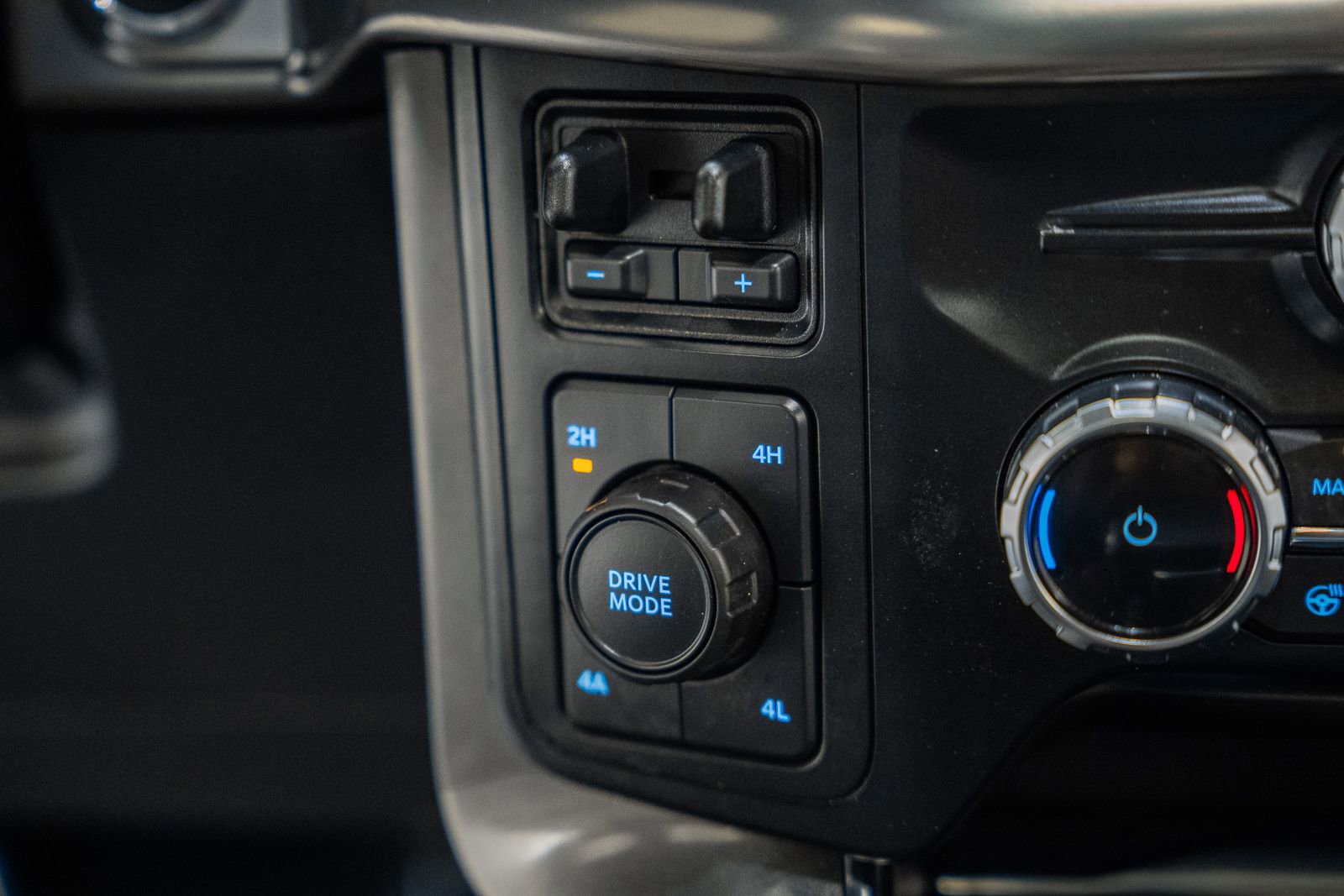 Used 2023 Ford F150 Lariat w/ Equipment Group 502A High image 36