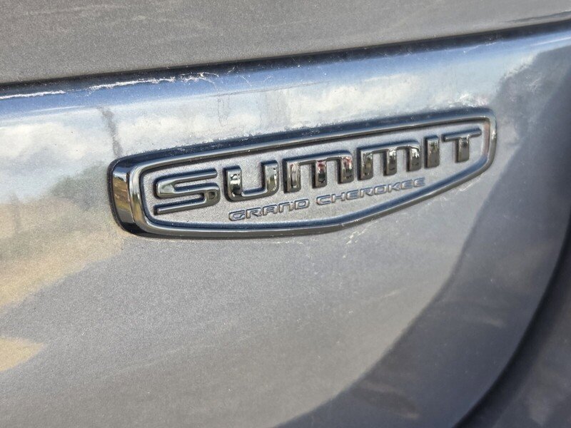 Used 2023 Jeep Grand Cherokee L Summit w/ Advanced Protech Group IV AWD/4WD image 12