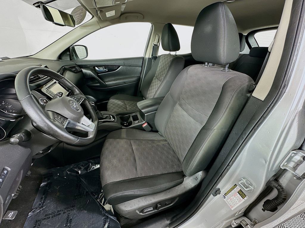 Used 2017 Nissan Rogue Sport SV w/ SV Premium Package image 28