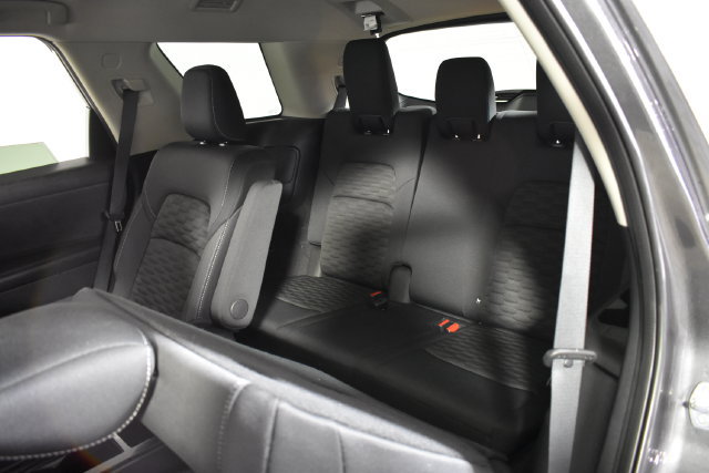 Used 2022 Nissan Pathfinder SV w/ SV Premium Package AWD/4WD image 30