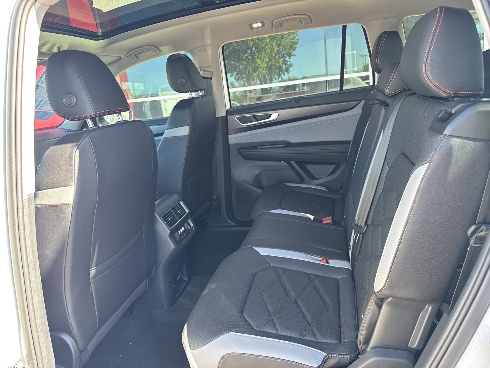 New 2026 Volkswagen Atlas Peak Edition image 18