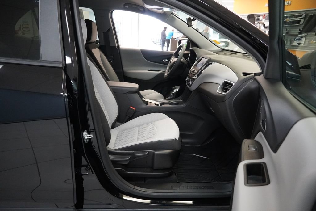 Used 2023 Chevrolet Equinox LS w/ LS Convenience Package image 11