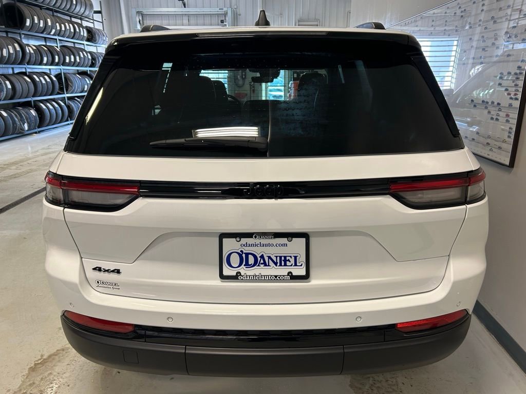 New 2025 Jeep Grand Cherokee Laredo image 27