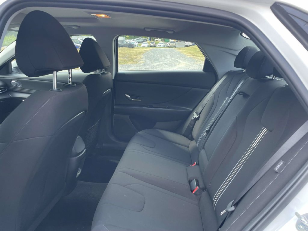 Certified 2025 Hyundai Elantra SEL FWD image 10