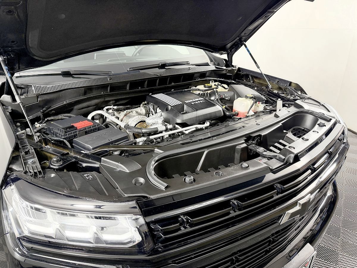 Used 2023 Chevrolet Suburban RST w/ Luxury Package AWD/4WD image 23