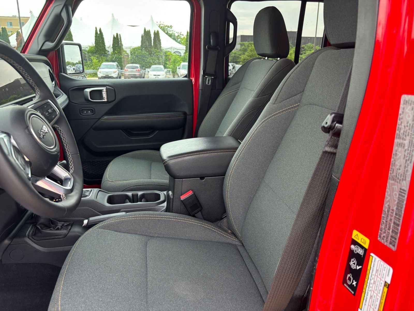 Used 2025 Jeep Wrangler Unlimited Sahara AWD/4WD image 24