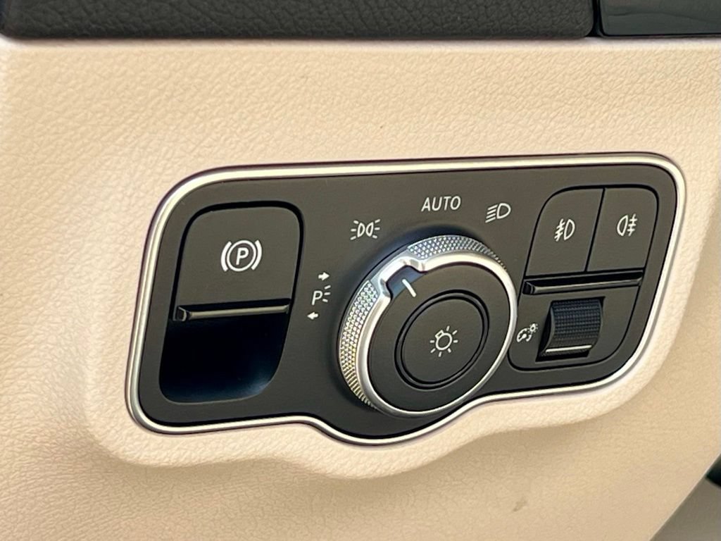 Certified 2023 Mercedes-Benz GLA 250 4MATIC image 34