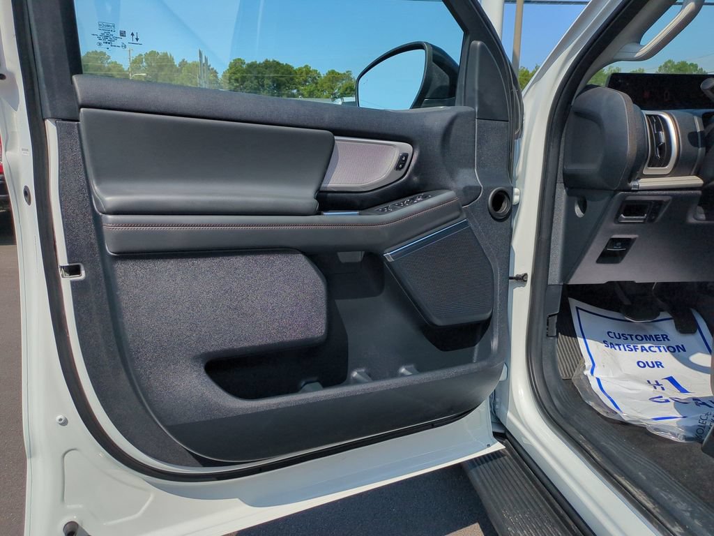 Used 2025 Ford Expedition Active RWD image 10