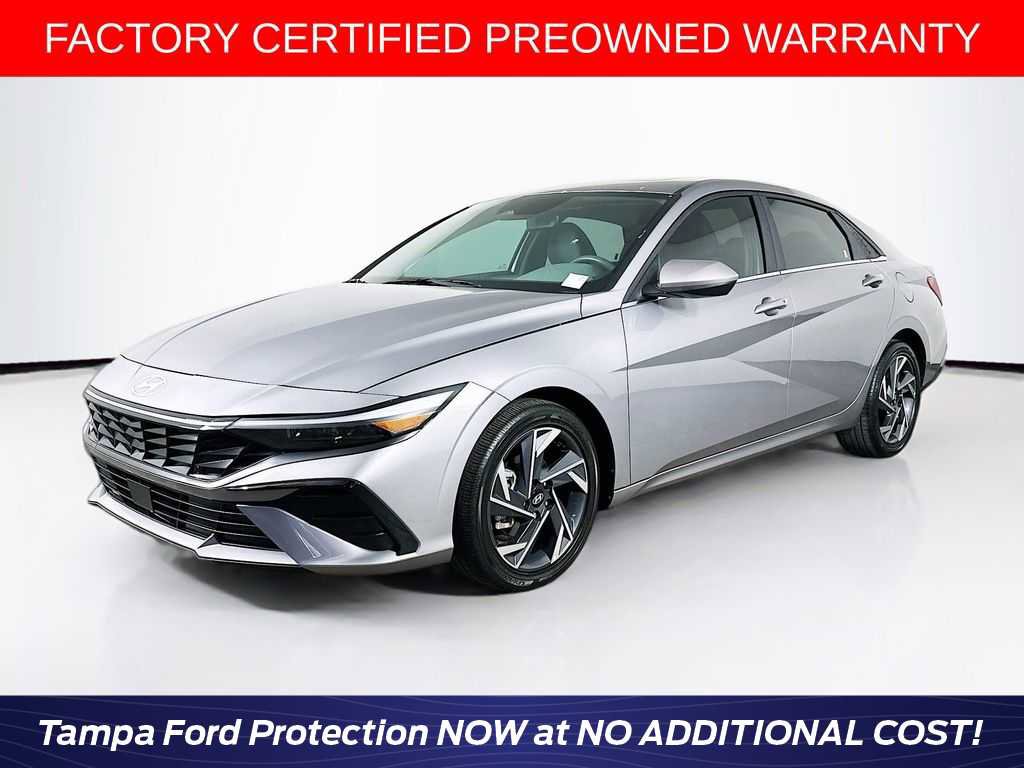 Used 2025 Hyundai Elantra SEL image 1