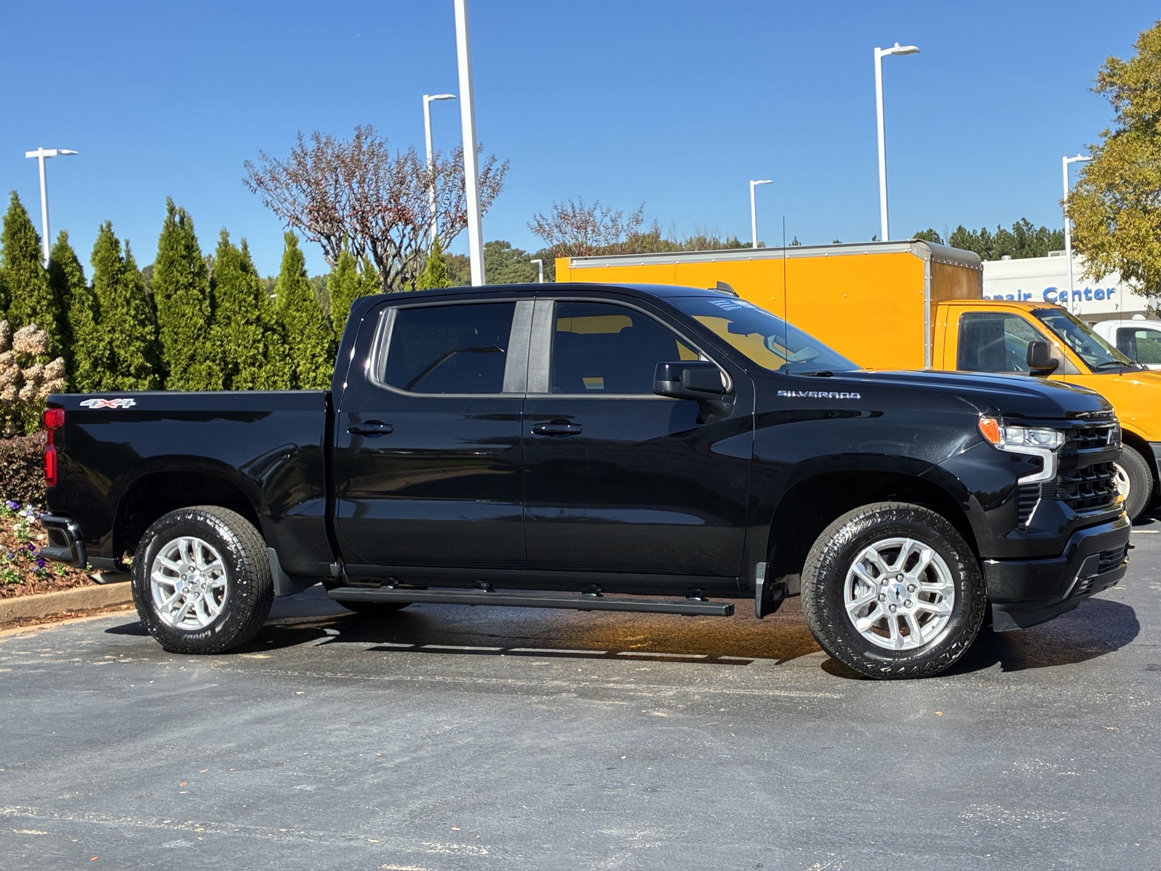 Used 2023 Chevrolet Silverado 1500 RST AWD/4WD image 3