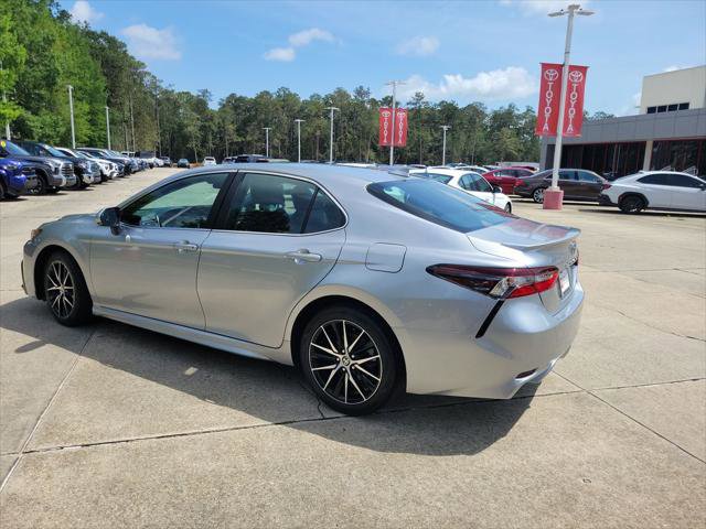 Certified 2024 Toyota Camry SE FWD image 3