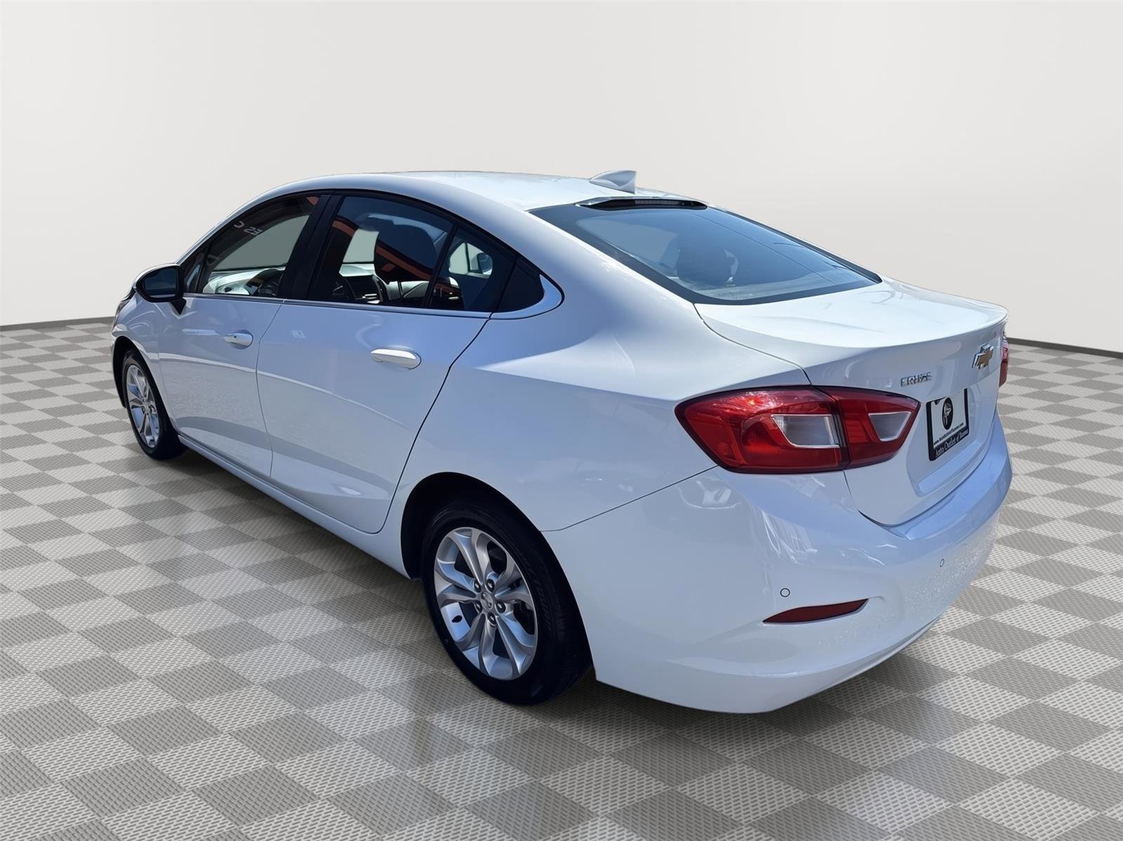 Used 2019 Chevrolet Cruze LT w/ Convenience Package image 11