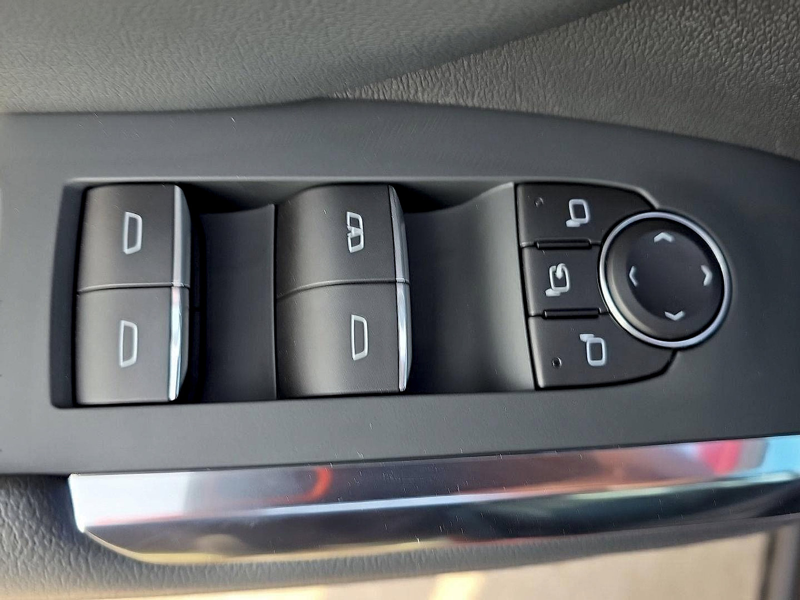 New 2026 Chevrolet Traverse RS w/ LPO, Floor Liner Package FWD image 23