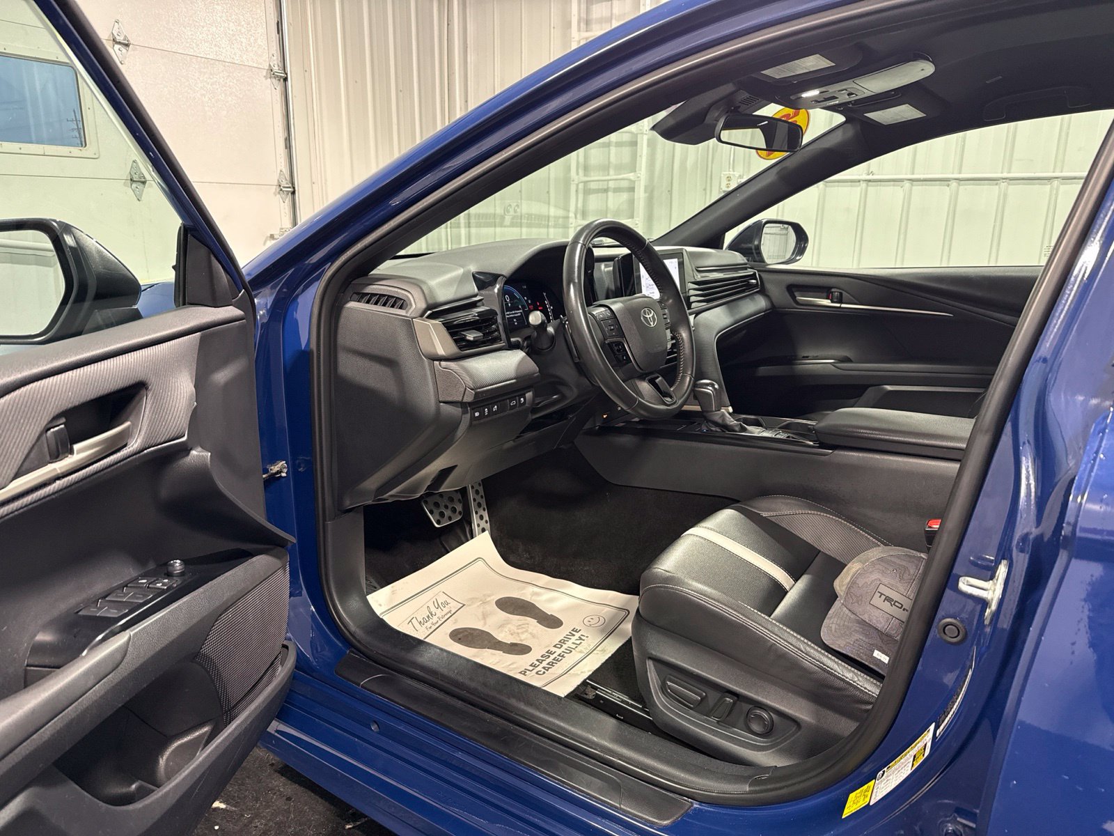 Used 2025 Toyota Camry SE FWD image 18