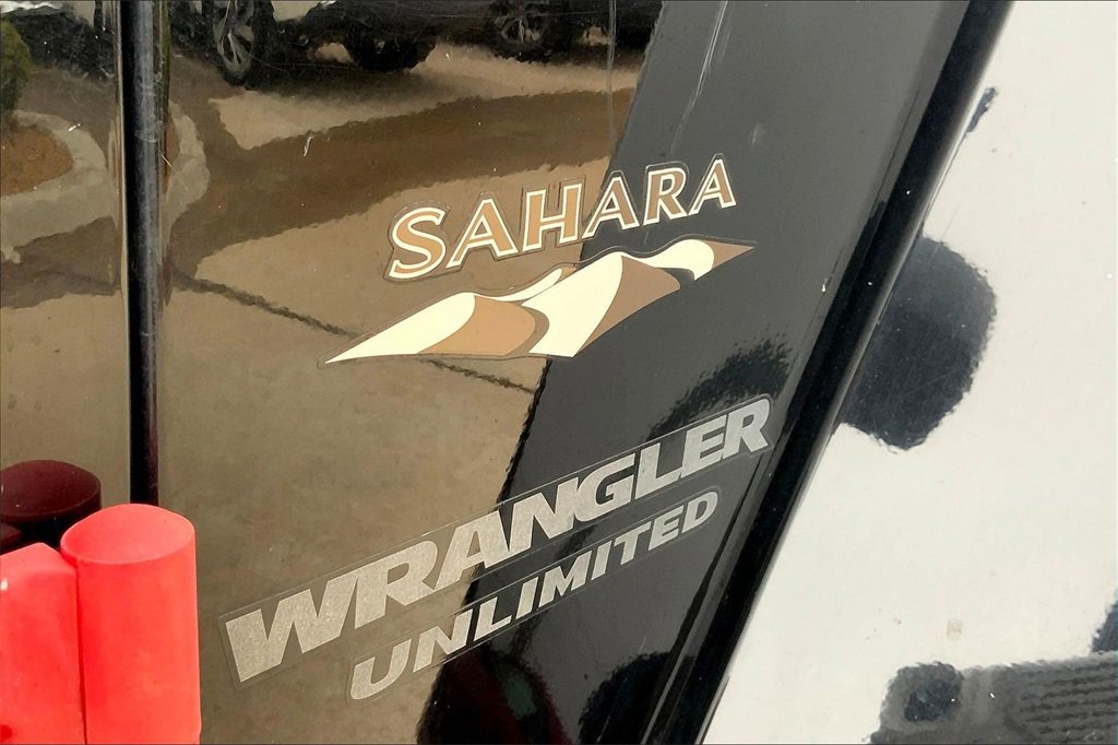 Used 2016 Jeep Wrangler Unlimited Sahara w/ Dual Top Group image 8