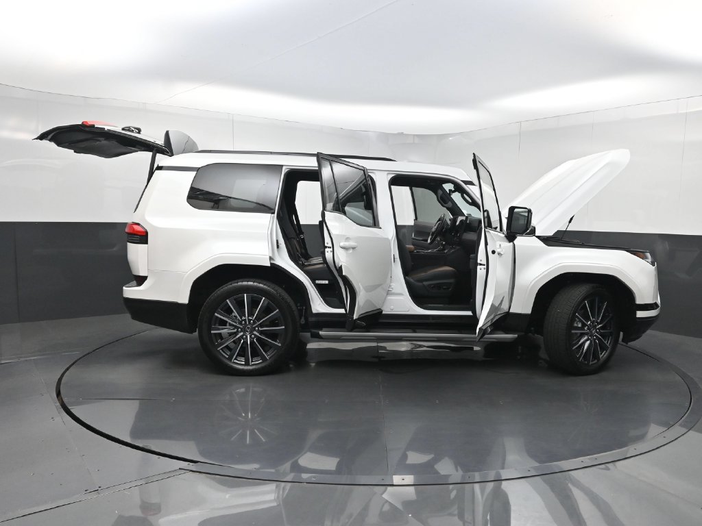 Used 2024 Lexus GX 550 w/ Accessory Package (2T) AWD/4WD image 39