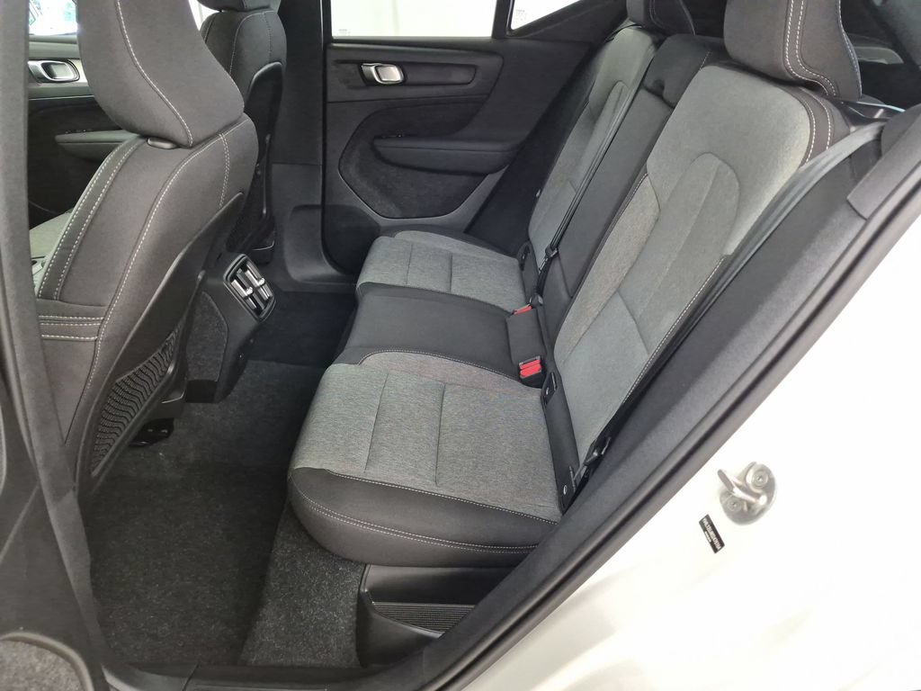 Used 2025 Volvo XC40 B5 Core AWD/4WD image 27