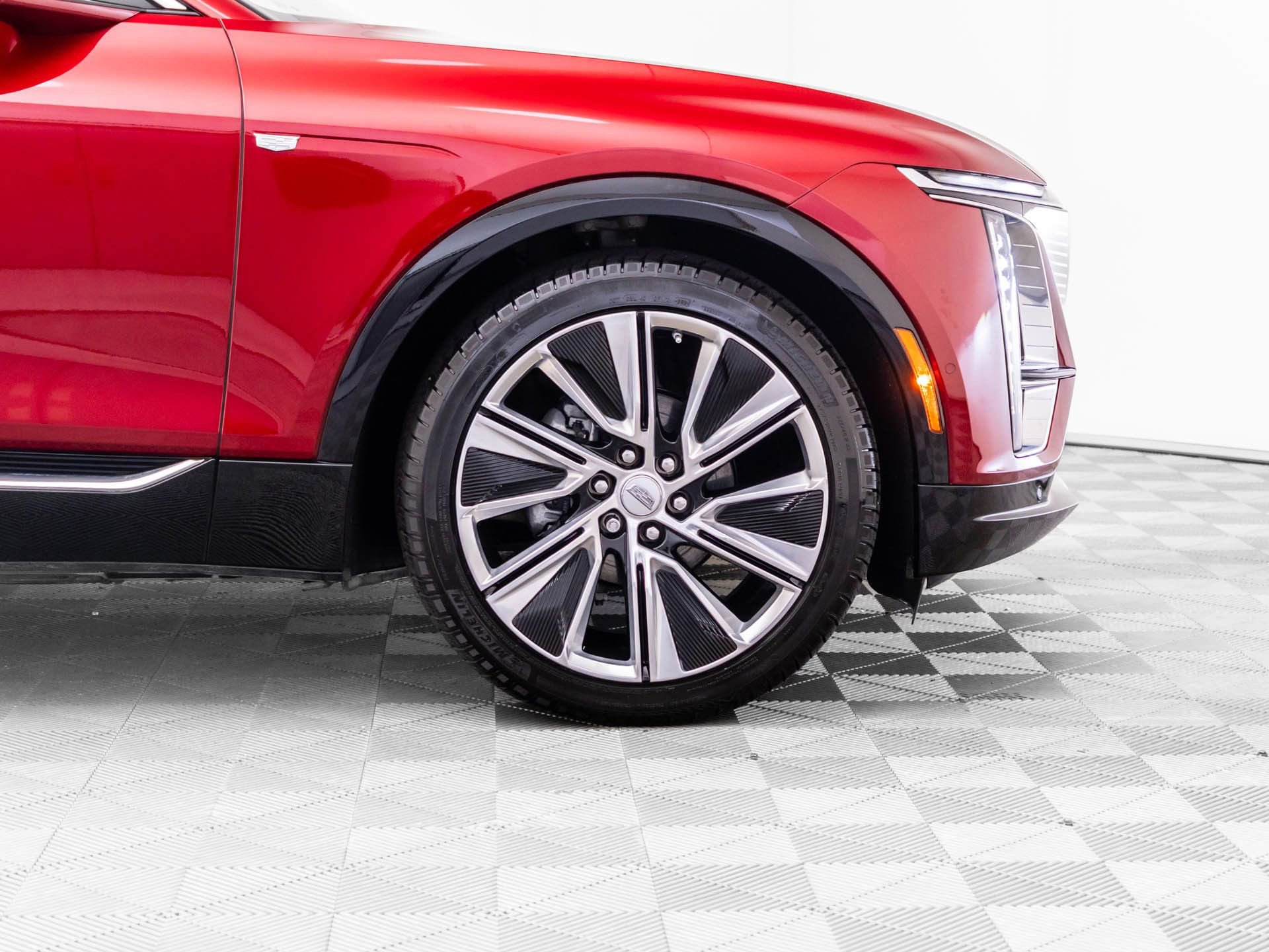 Used 2024 Cadillac Lyriq Luxury w/ LPO, Floor Liner Package image 39